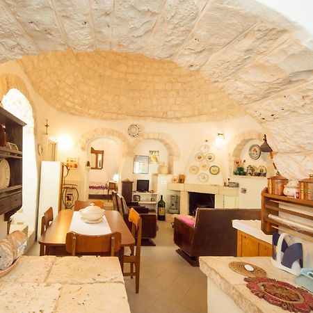 Trulli Girasoli E Viole Cocolicchio الغرفة الصورة